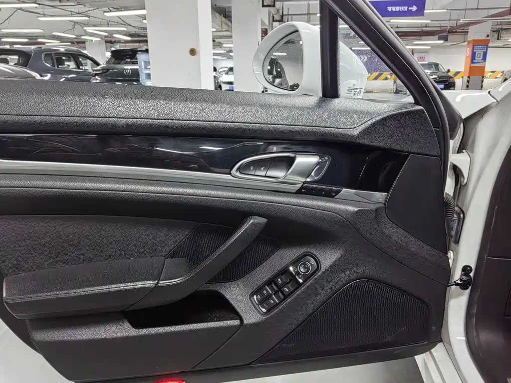 Porsche Panamera — миниатюра 11