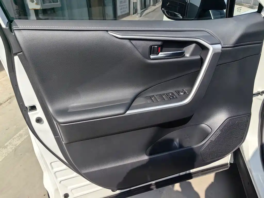 Toyota RAV4 — миниатюра 15