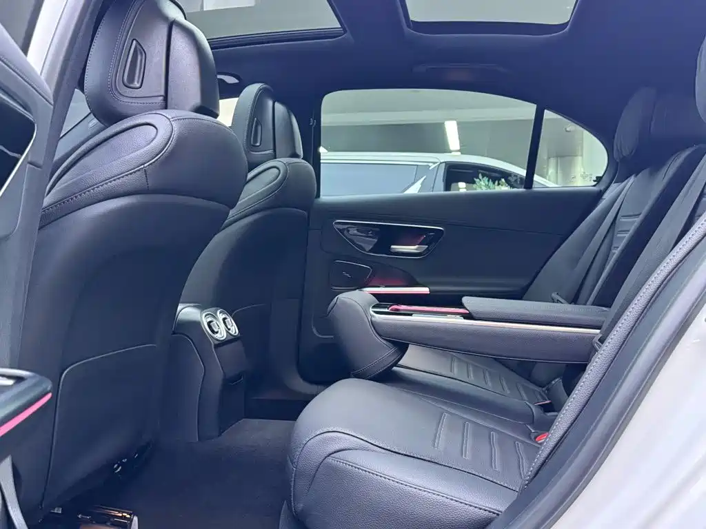 Mercedes-Benz C-Class — миниатюра 12