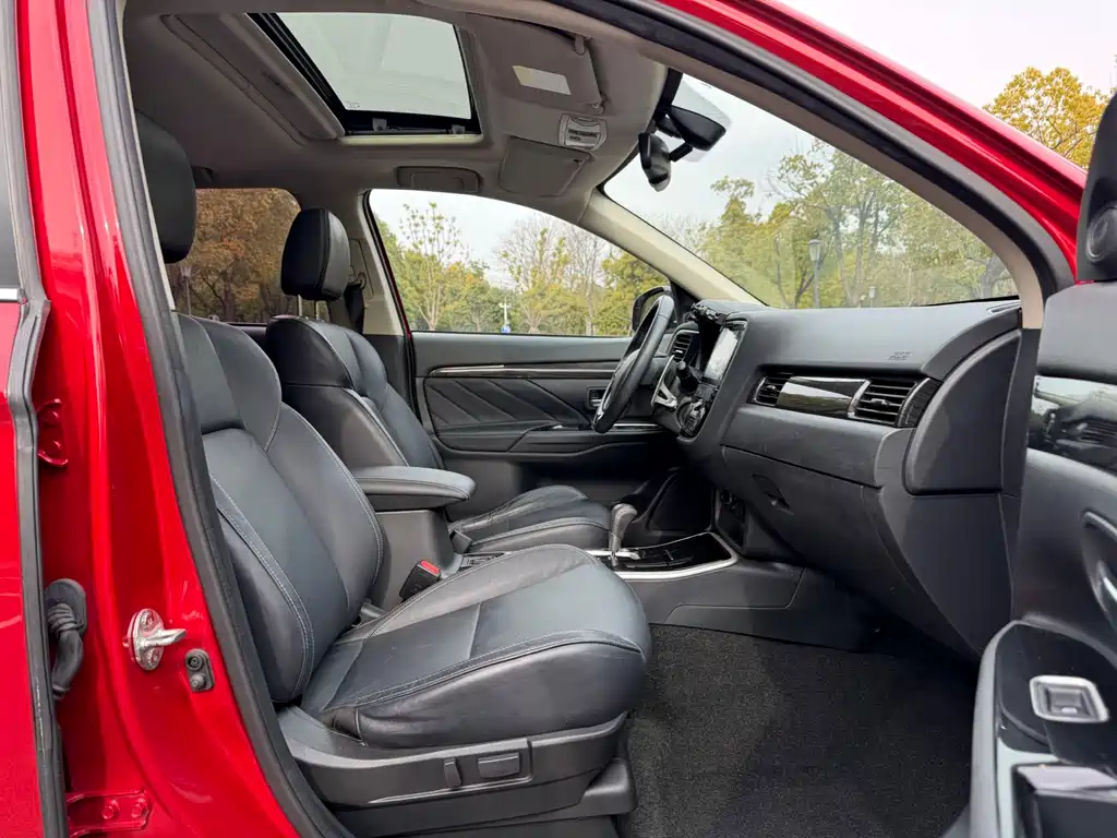 MITSUBISHI OUTLANDER