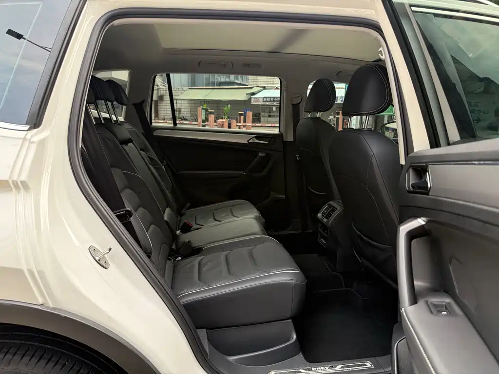 Volkswagen Tiguan L PHEV — миниатюра 10