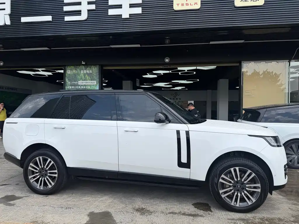 Land Rover Range Rover 2023 3.0 L6 400PS Long Wheelbase