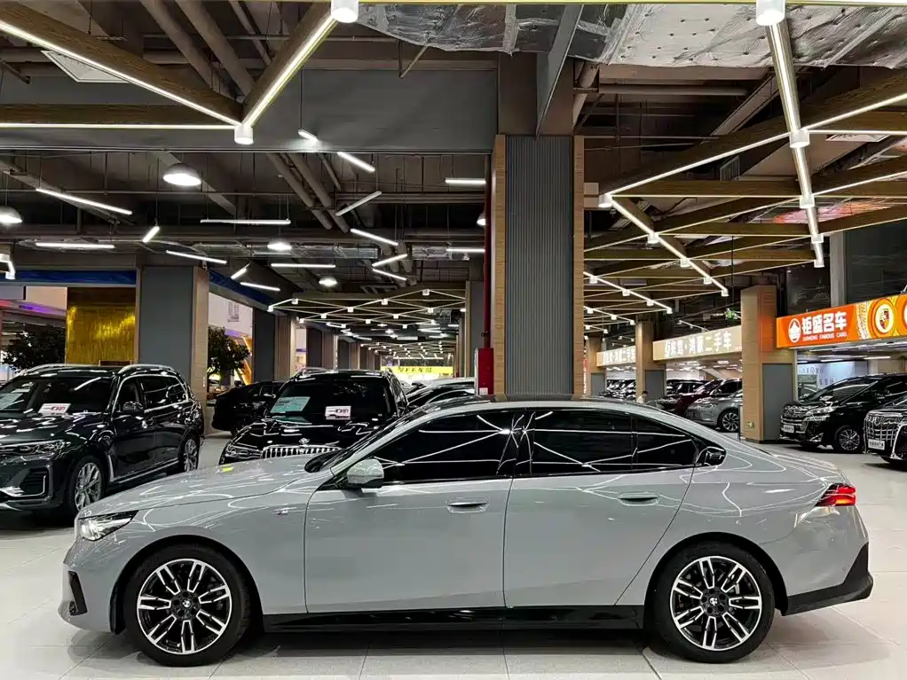 BMW 5 Series (Import) — миниатюра 6