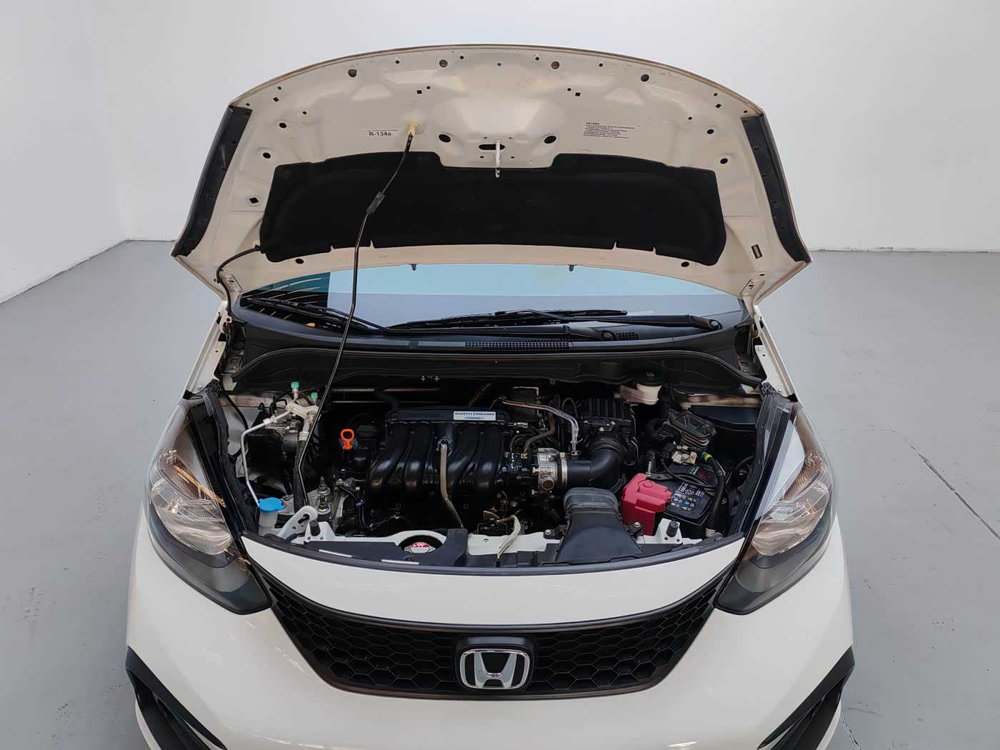Honda Fit 1.5 л 2022 г. Белый, пробег 50000 км