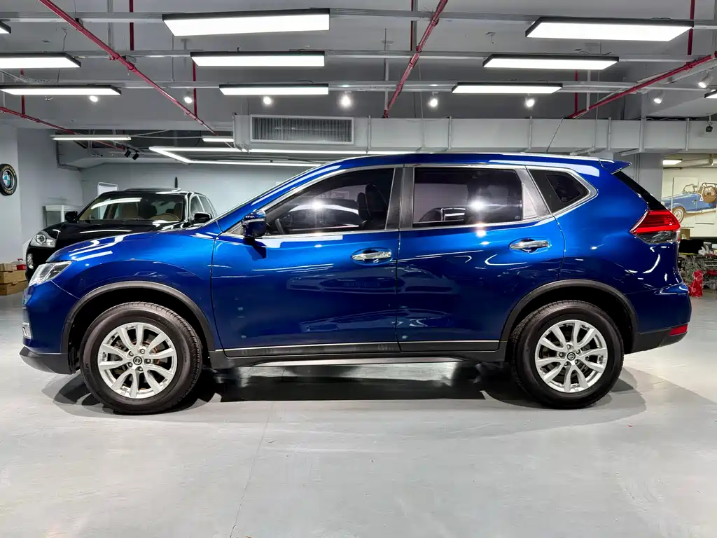 Nissan X-Trail 2017 2.0L CVT мест Comfort 2WD
