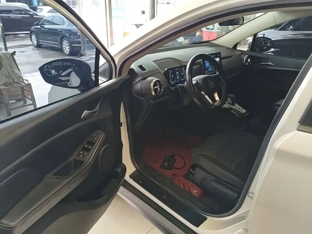 BYD Yuan EV — миниатюра 16