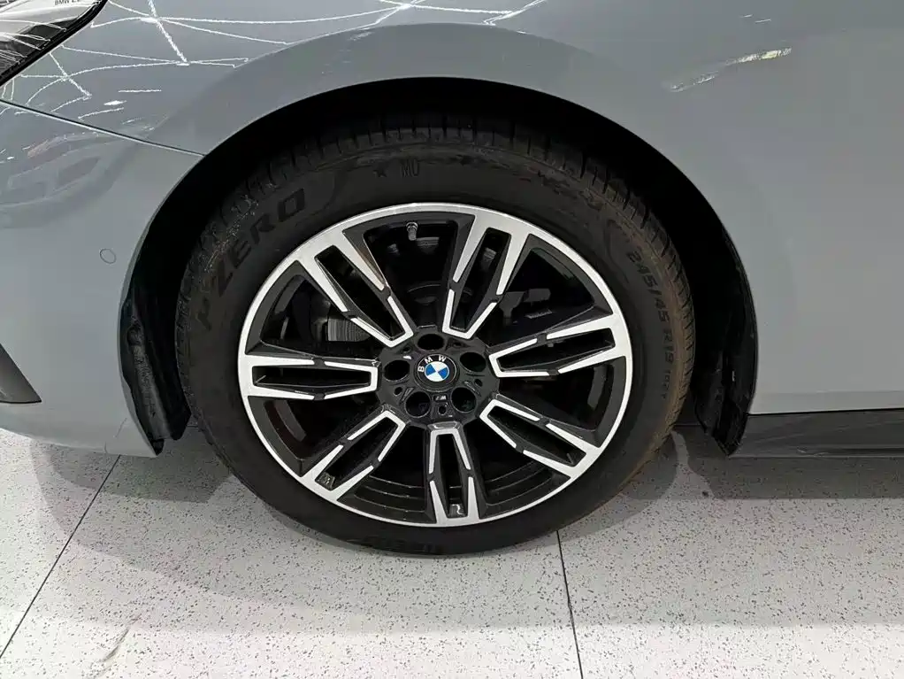 BMW 5 Series (Import) — миниатюра 13