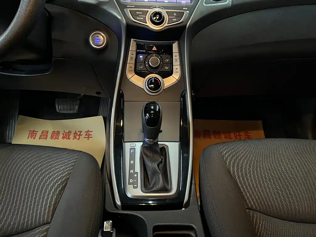 Hyundai Elantra 2016 1.6L AT Luxury