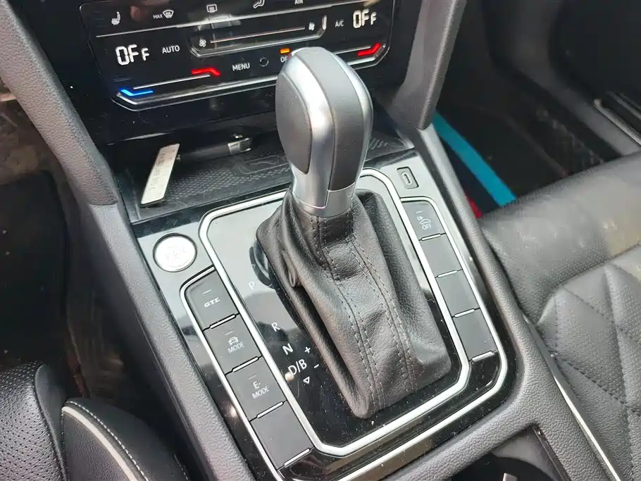 VOLKSWAGEN MAGOTAN GTE PLUG IN HYBRID