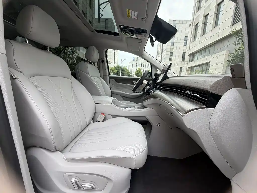 Roewe iMAX8 New Energy — миниатюра 33