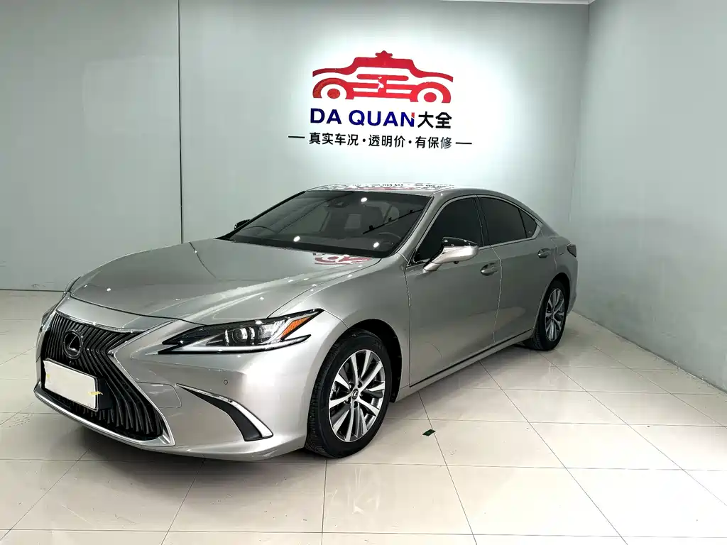 Lexus ES 2020