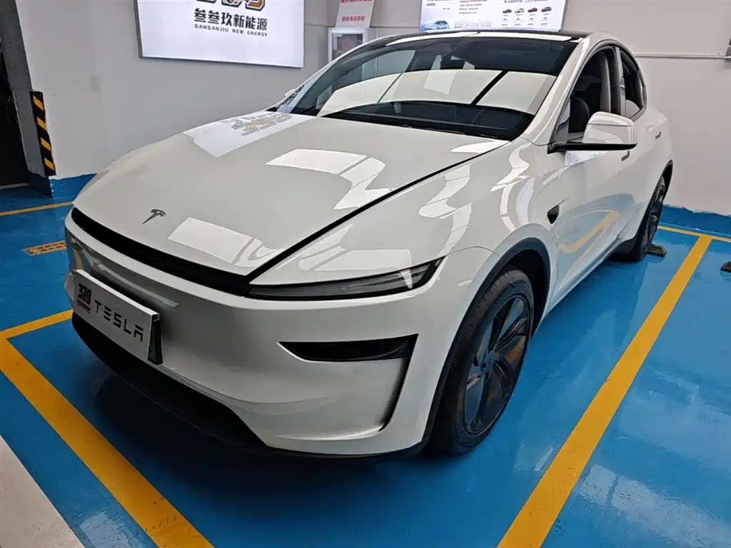 Tesla Model Y 2025