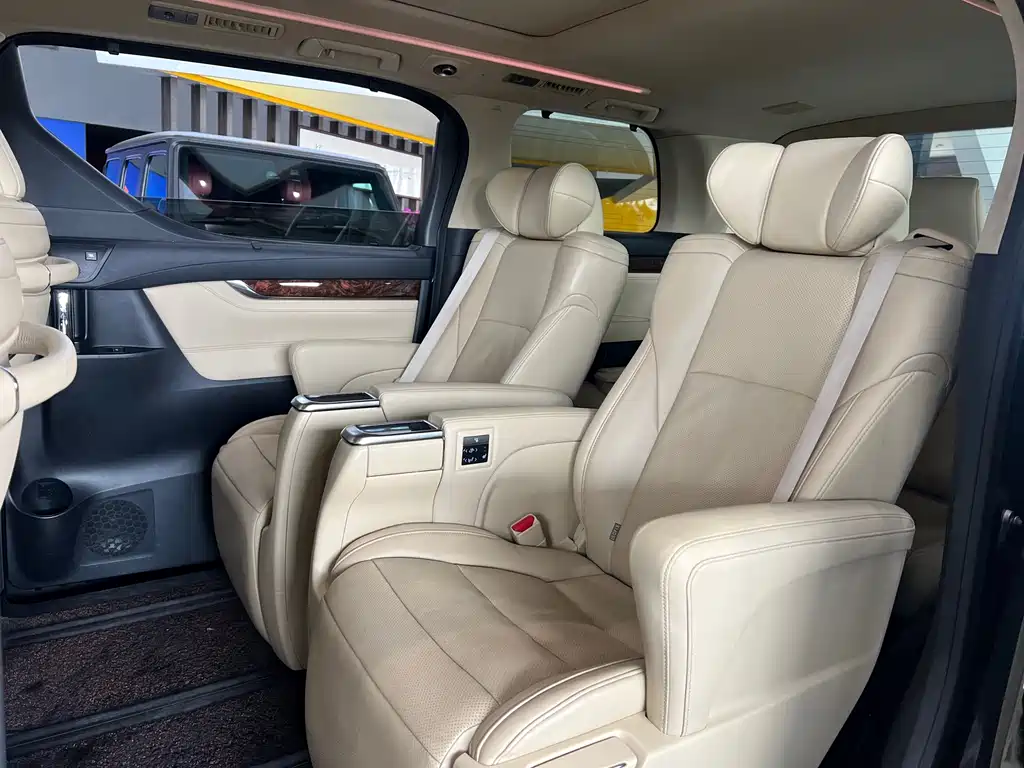 Toyota Alphard 2018 3.5L Luxury