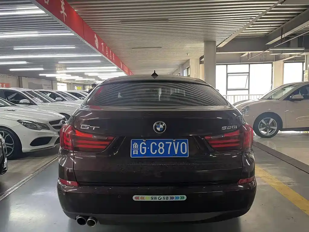 BMW 5 Series GT — миниатюра 5