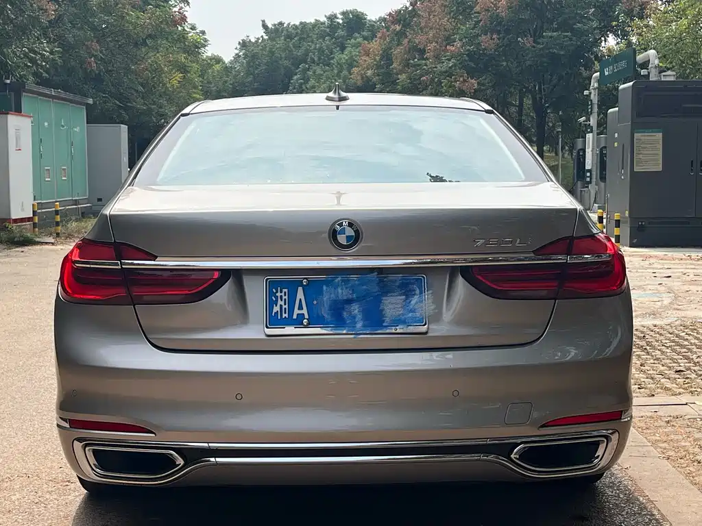 BMW 7 Series — миниатюра 6