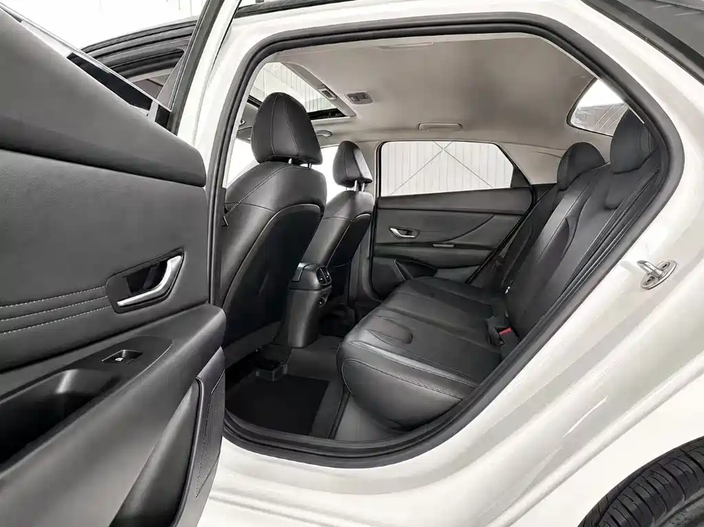 Hyundai Elantra — миниатюра 13