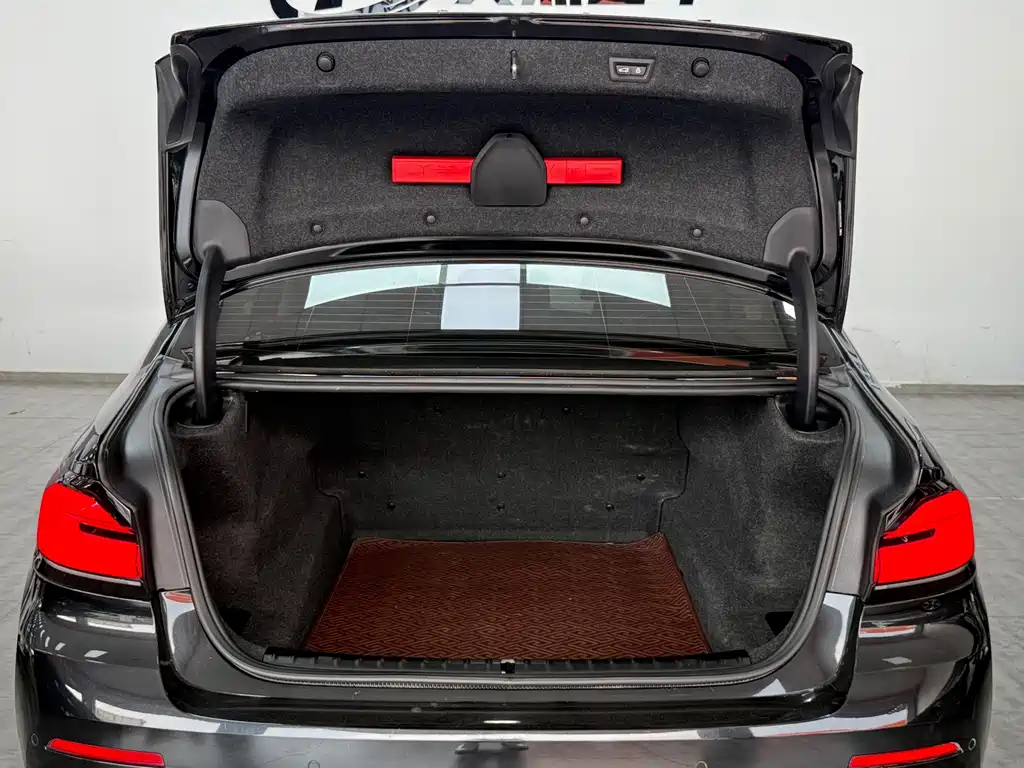 BMW 5 Series — миниатюра 19