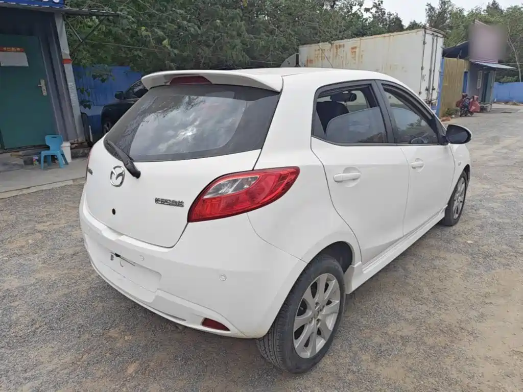 Mazda 2 — миниатюра 7
