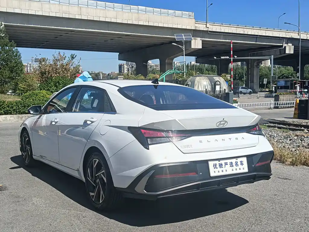 Hyundai Elantra — миниатюра 7