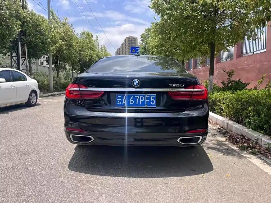 BMW 7 Series — миниатюра 7
