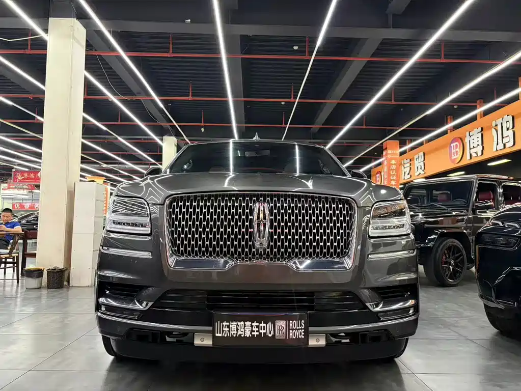 Lincoln Navigator — миниатюра 2