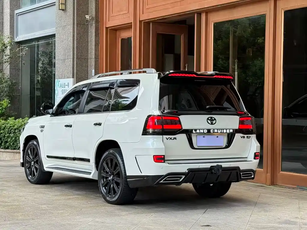 Toyota Land Cruiser 2018 5.7L GX-R