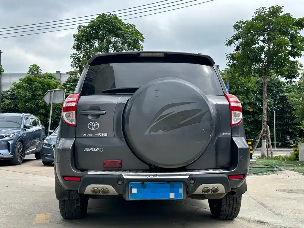 Toyota RAV4 2011 2.4L AT Luxury