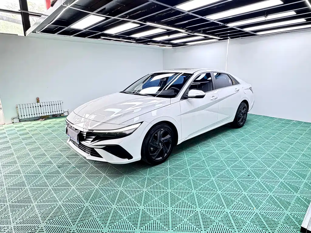 Hyundai Elantra 2023