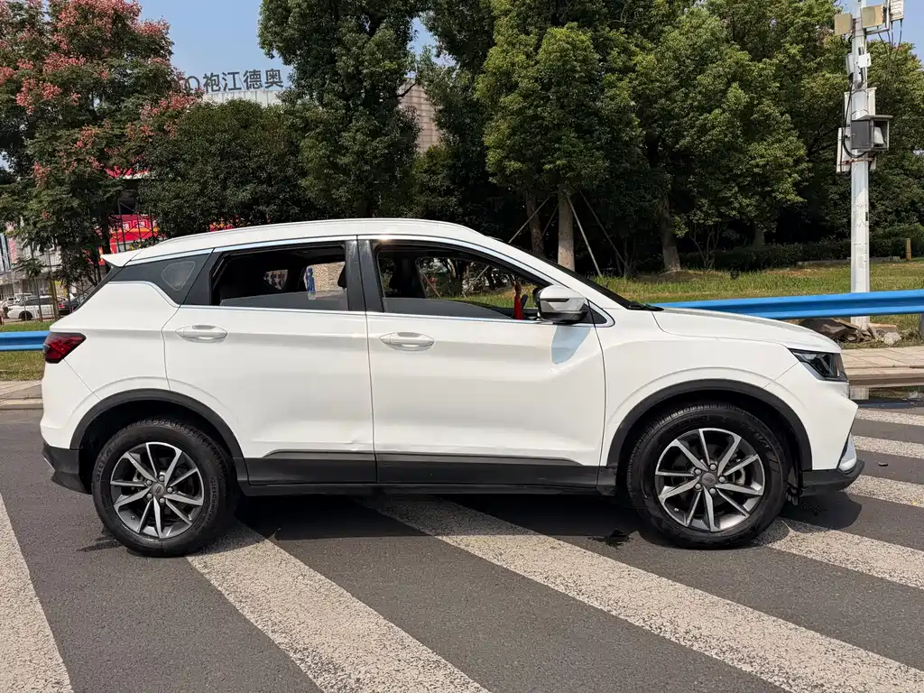 Geely Binyue — миниатюра 3