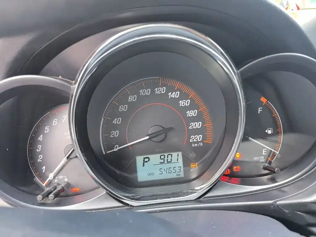 Toyota Yaris L — миниатюра 7
