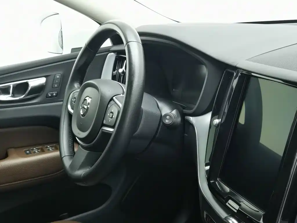 Volvo XC60 — миниатюра 22