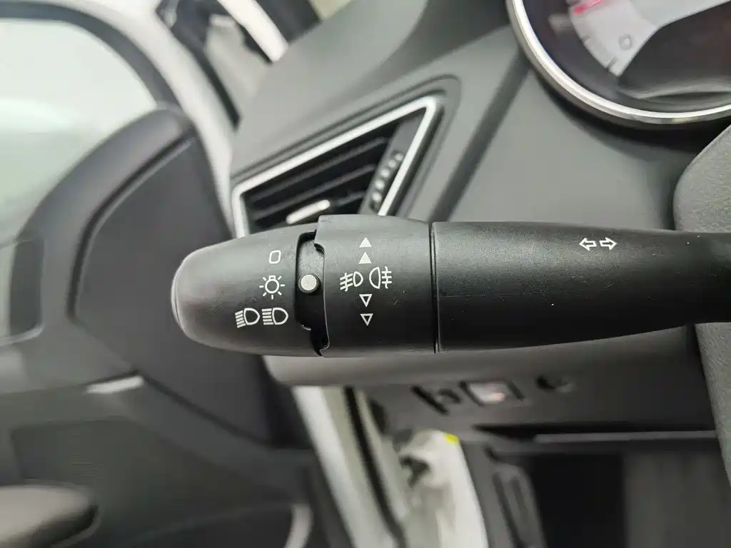 Peugeot 308 — миниатюра 21