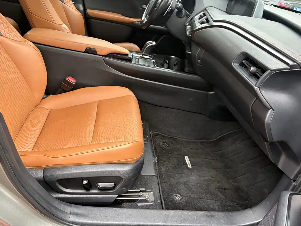 Lexus UX New Energy — миниатюра 10