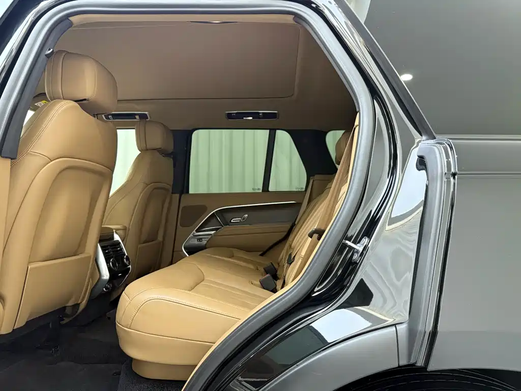 Land Rover Range Rover 2023 3.0 L6 360PS