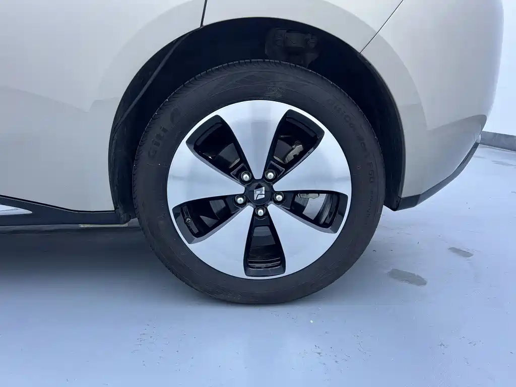 Baojun Yunduo — миниатюра 20