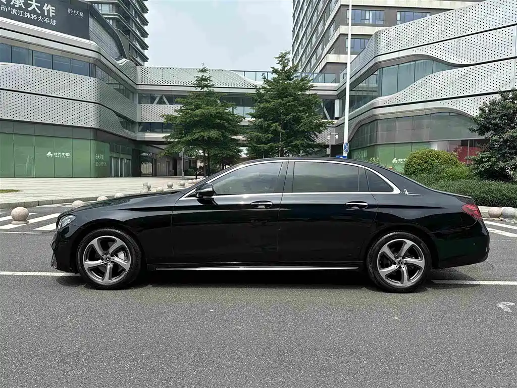 Mercedes-Benz E-Class — миниатюра 10