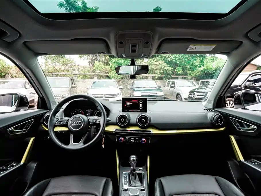 Audi Q2L - фото 9