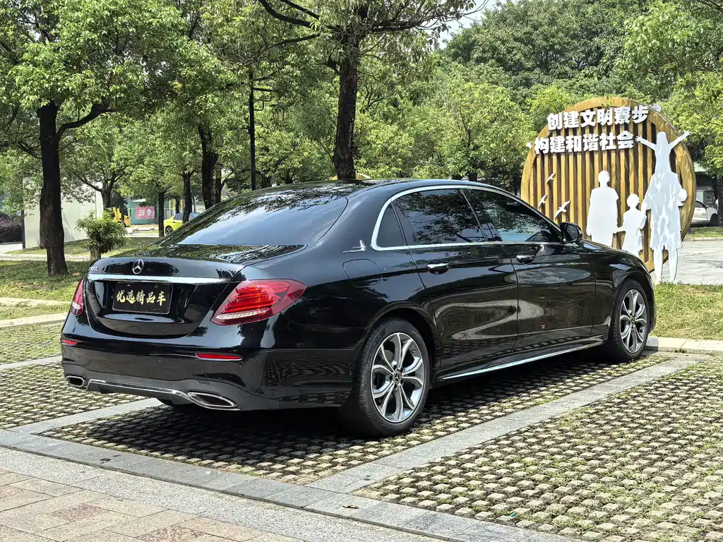 Mercedes-Benz E-Class — миниатюра 9