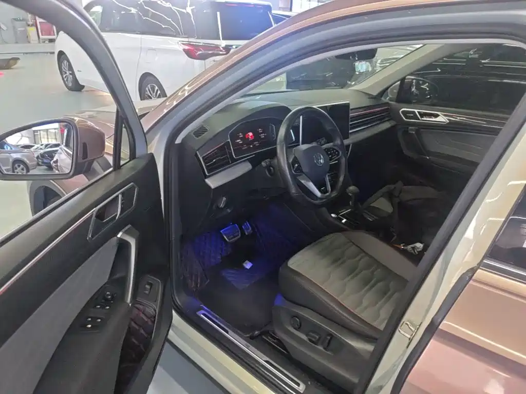 Volkswagen Tiguan L — миниатюра 12