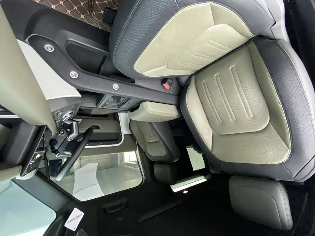 Land Rover Defender — миниатюра 25
