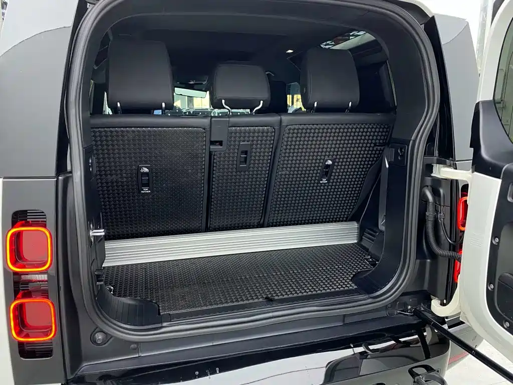 Land Rover Defender — миниатюра 27