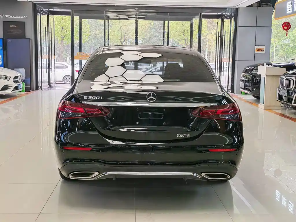 Mercedes-Benz E-Class — миниатюра 8