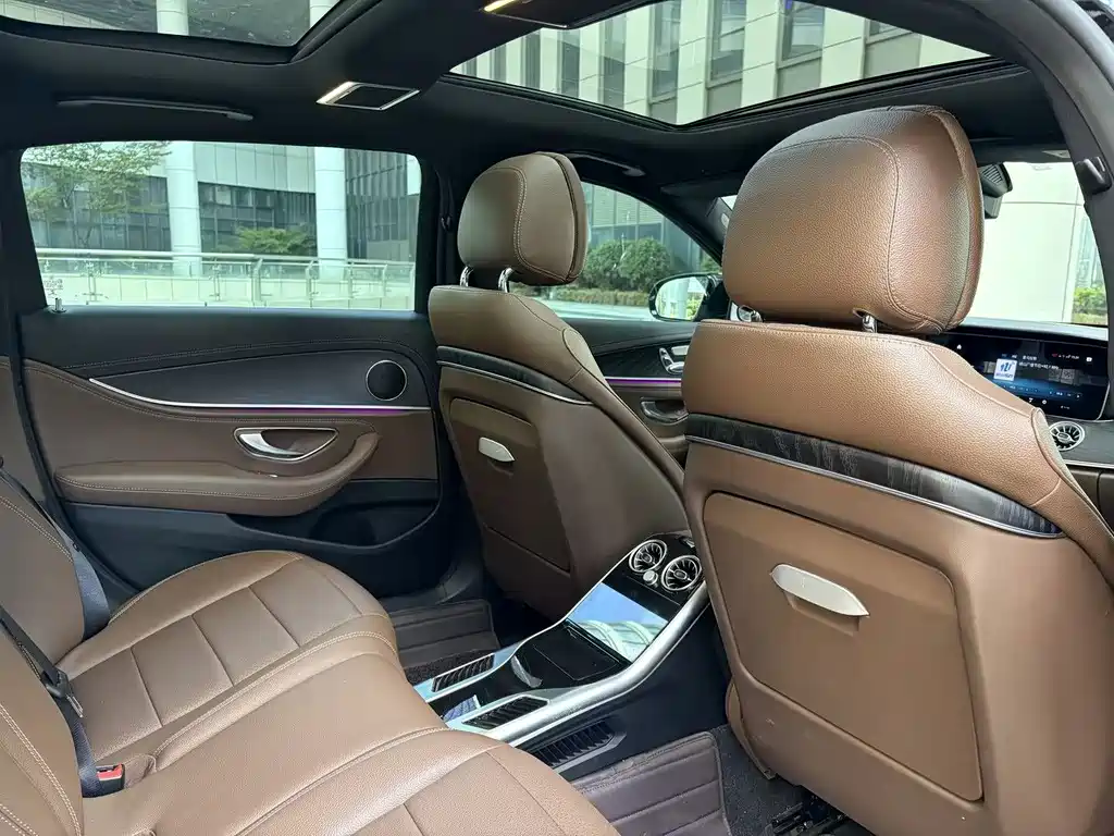 Mercedes-Benz E-Class — миниатюра 11