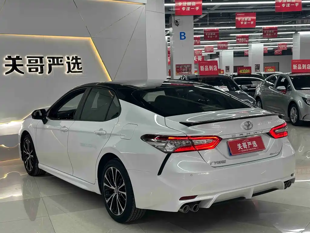 Toyota Camry — миниатюра 7
