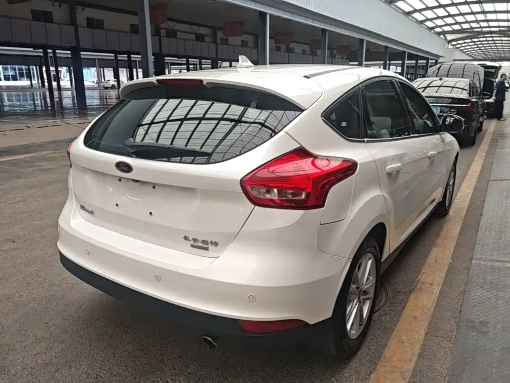 Ford Focus — миниатюра 7