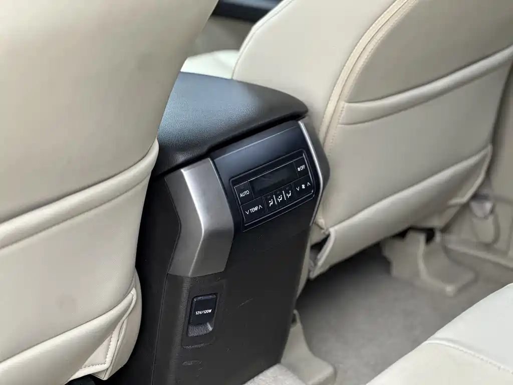 Toyota Land Cruiser Prado 2010 2.7L AT Luxury