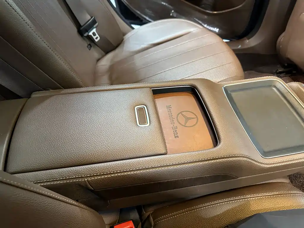 Mercedes-Benz E-Class — миниатюра 9