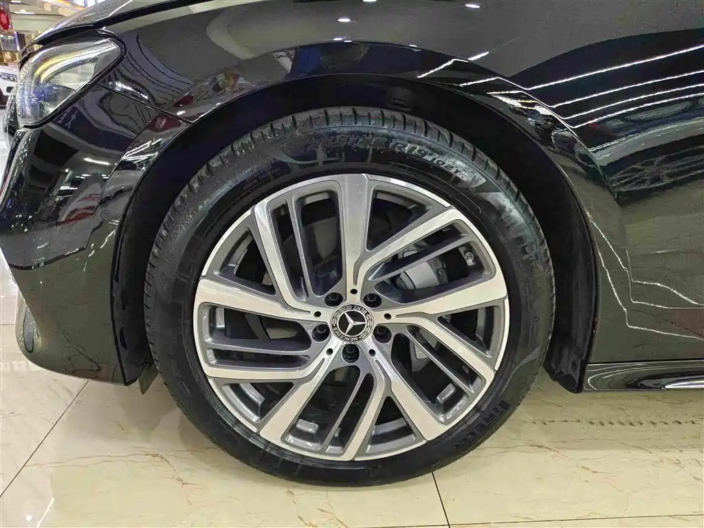 Mercedes-Benz E-Class — миниатюра 10