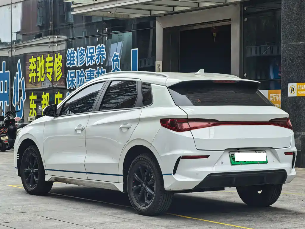 BYD E2