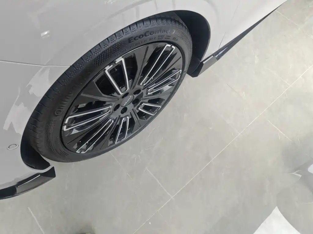 Lynk & Co 10 — миниатюра 23